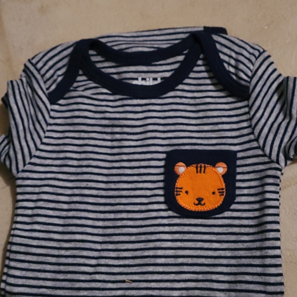 4 short sleeve onesies